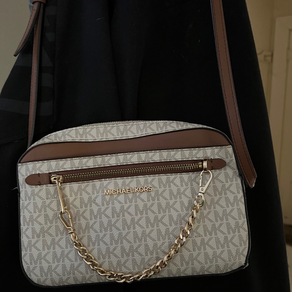 Michael Kors cross body purse